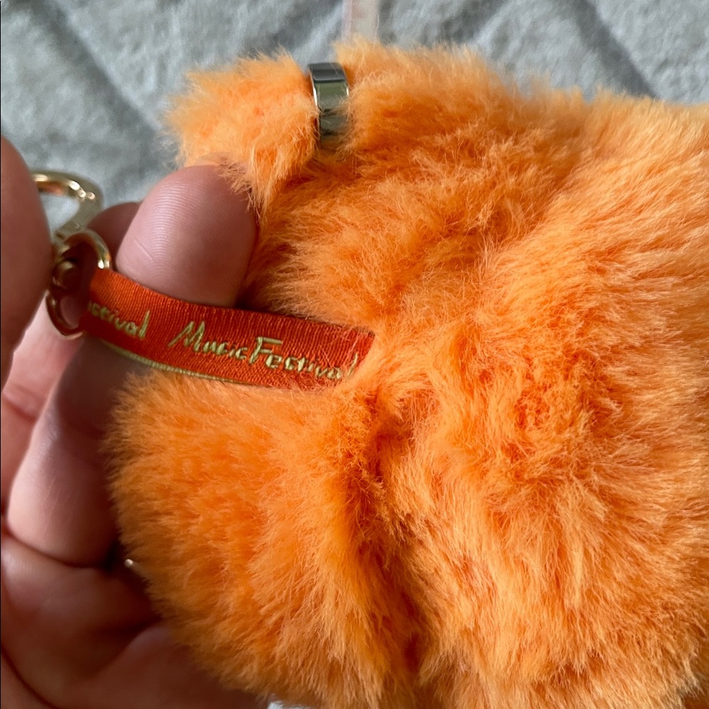 • Dora Fuzzy Keychain • - Picture 7 of 8